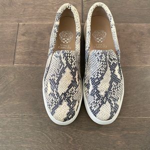 Vince Camuto snake print woman’s